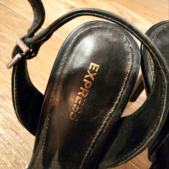 Express Slingback Pumps Pointed Toe - Size 6 - Picture 3 of 5